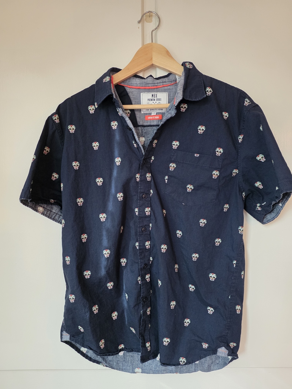 MBX Premium Goods Sugar Skulls  Button Down Short Sleeve Shirt Size Large